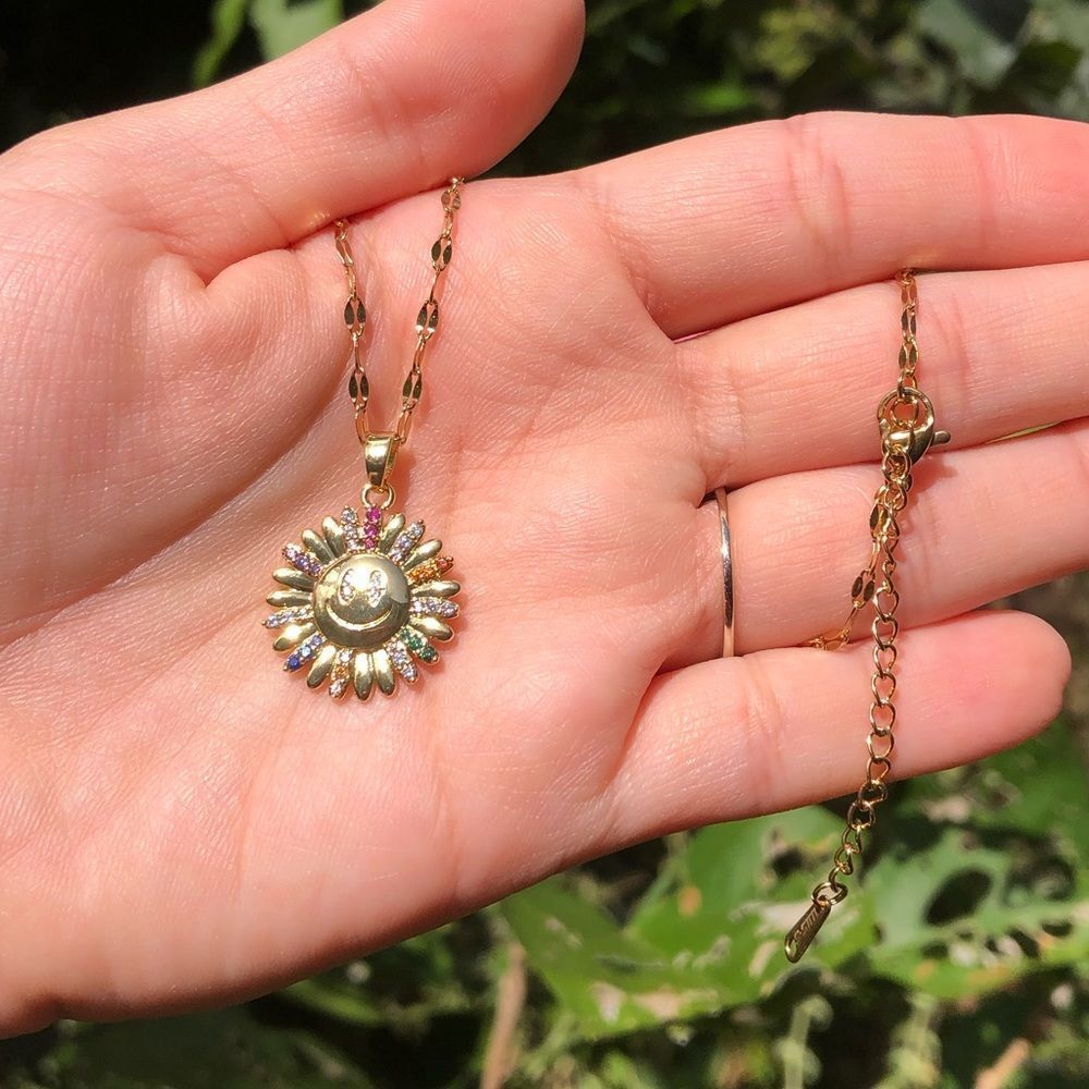 18k Gold Plated Flower Charm necklace - Picture 2 of 16